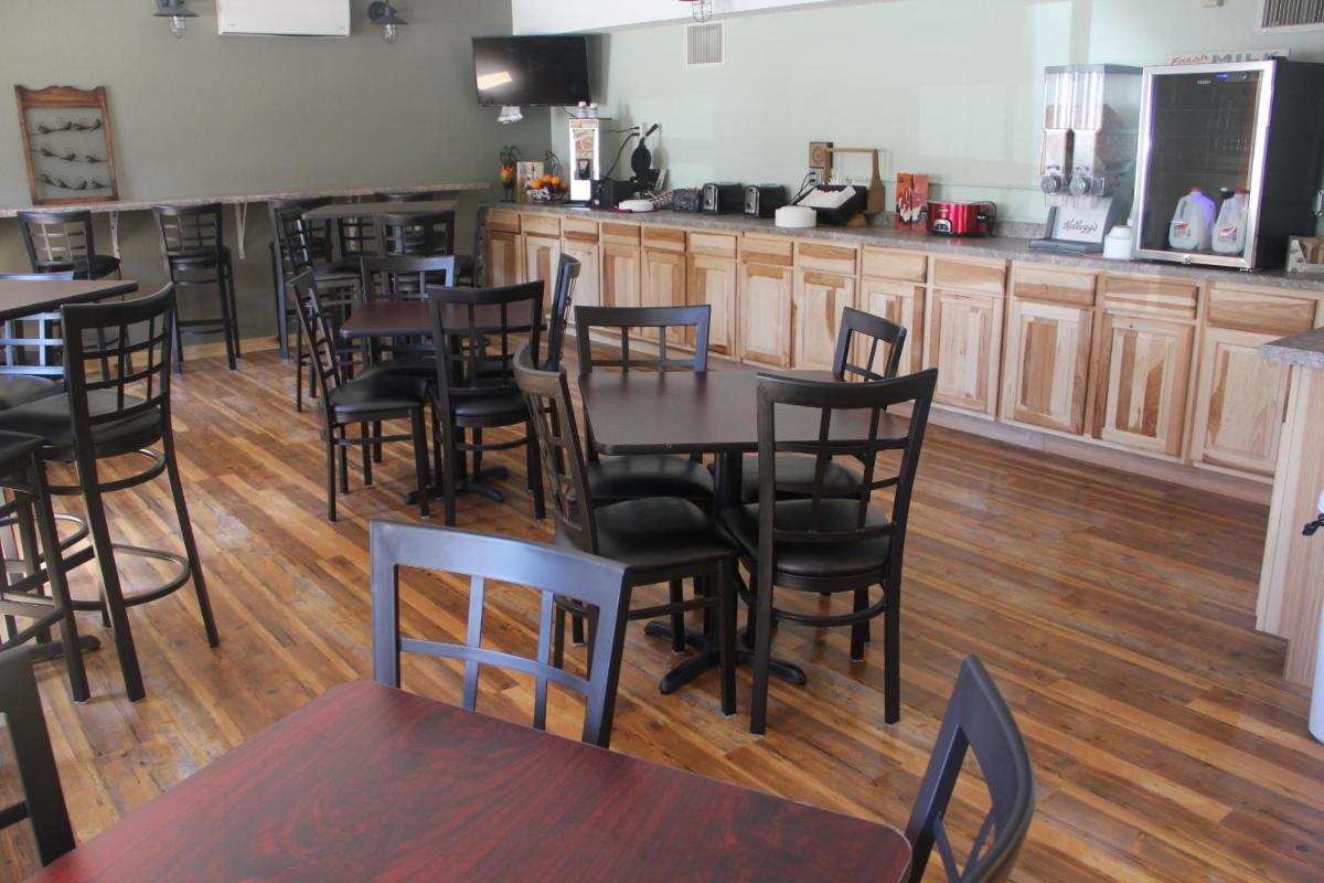 Blackstone Lodge and Suites - image 7