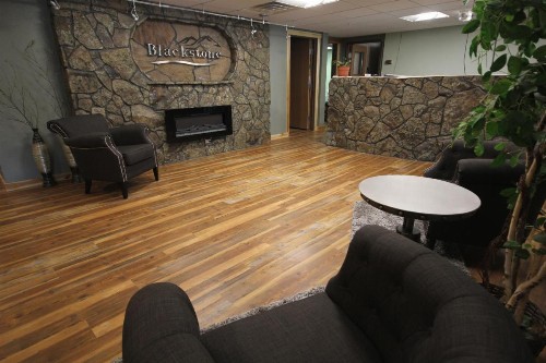 Blackstone Lodge and Suites - image 8