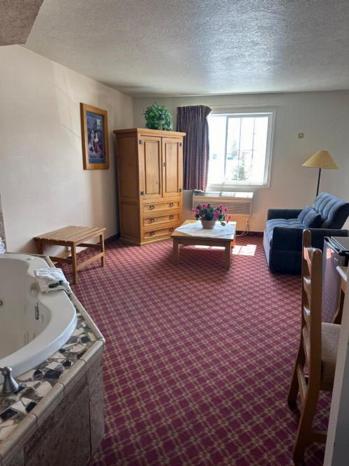 Columbine Inn and Suites - image 13