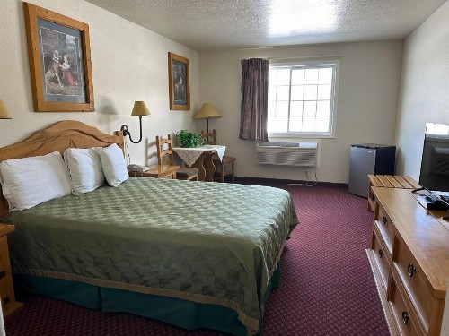 Columbine Inn and Suites - image 16