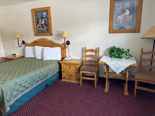 Columbine Inn and Suites - image 17
