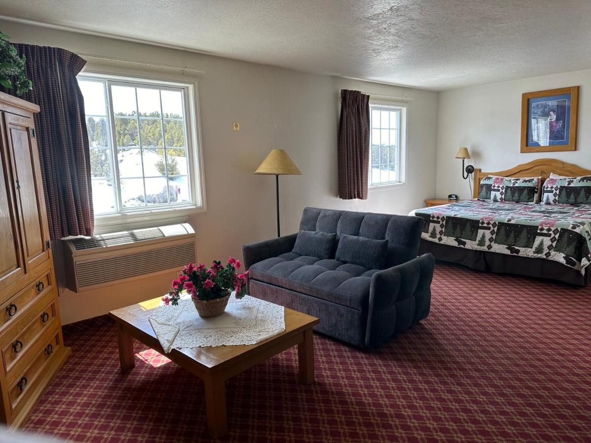 Columbine Inn and Suites - image 4