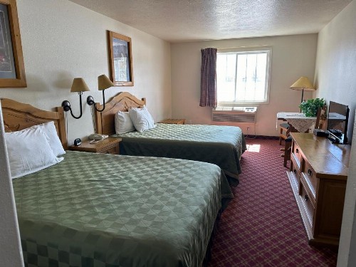 Columbine Inn and Suites - image 9