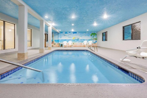 Scottish Inn and Suites League City - image 21