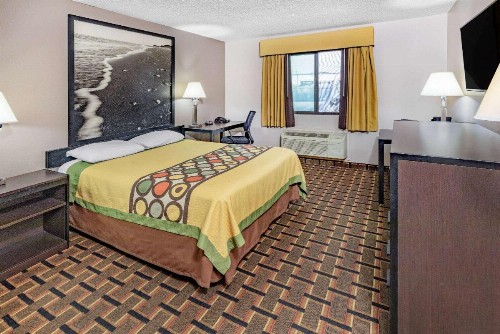 Scottish Inn and Suites League City - image 26