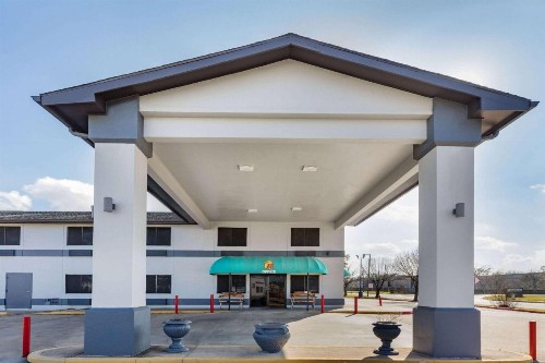 Scottish Inn and Suites League City - image 6