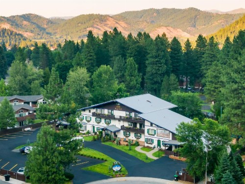Blue Elk Inn - image 19
