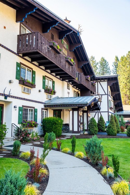 Blue Elk Inn - image 20