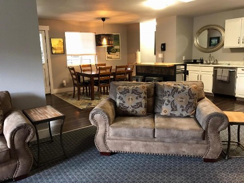 Blue Elk Inn - image 45