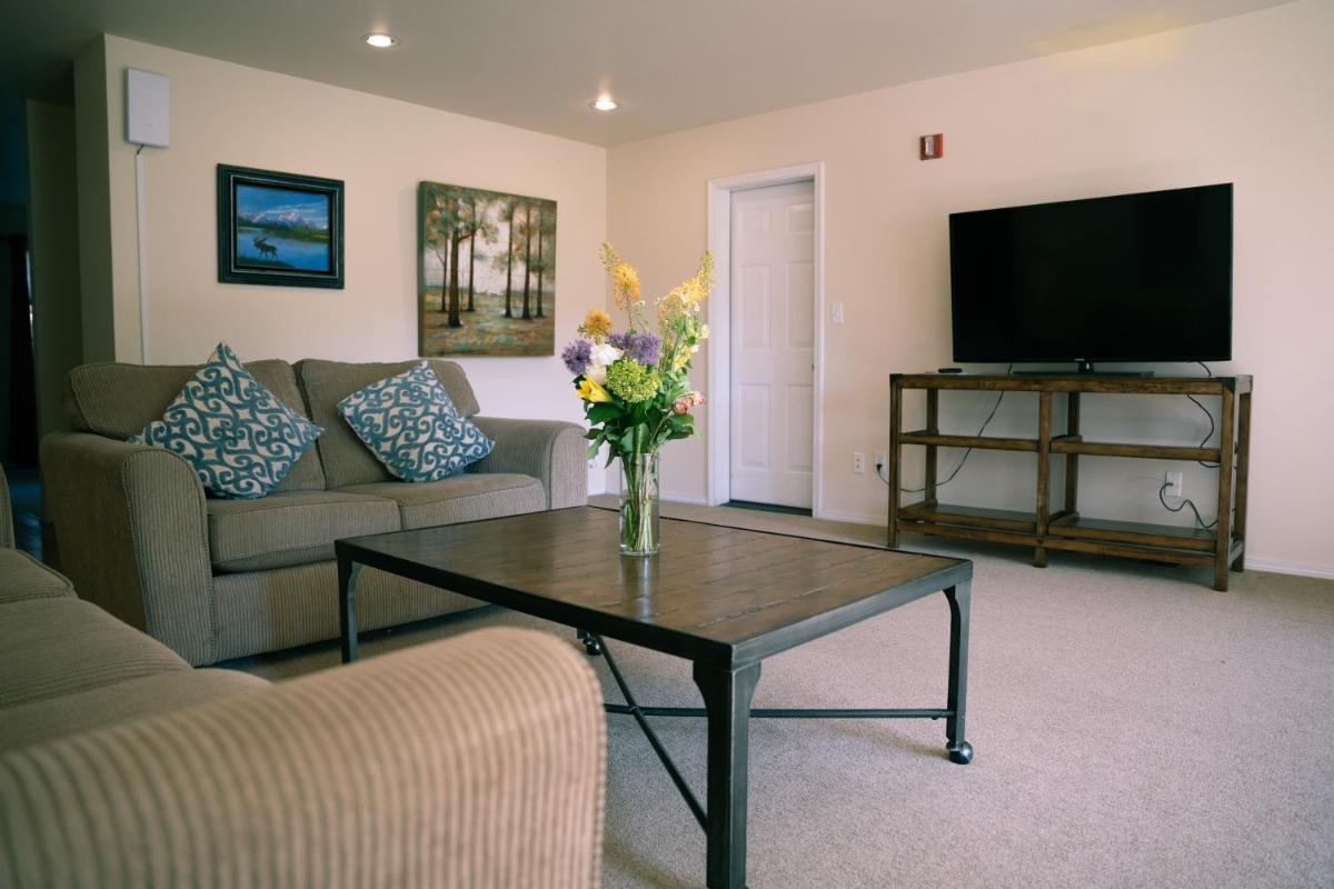Blue Elk Inn - image 5