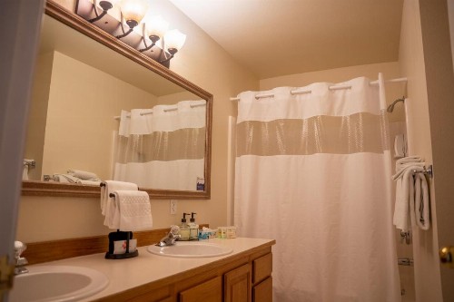 Blue Elk Inn - image 6