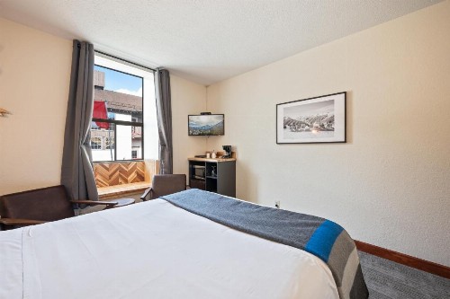 Bavarian Ritz Hotel - image 42