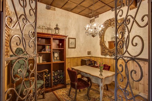 Storybook Riverside Inn - image 13