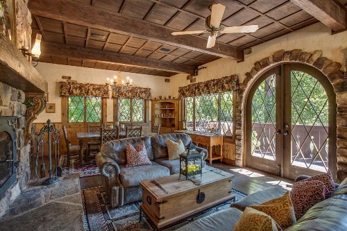 Storybook Riverside Inn - image 15