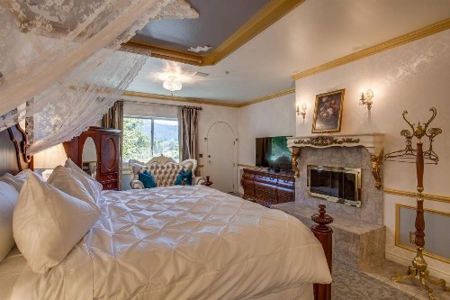 Storybook Riverside Inn - image 18