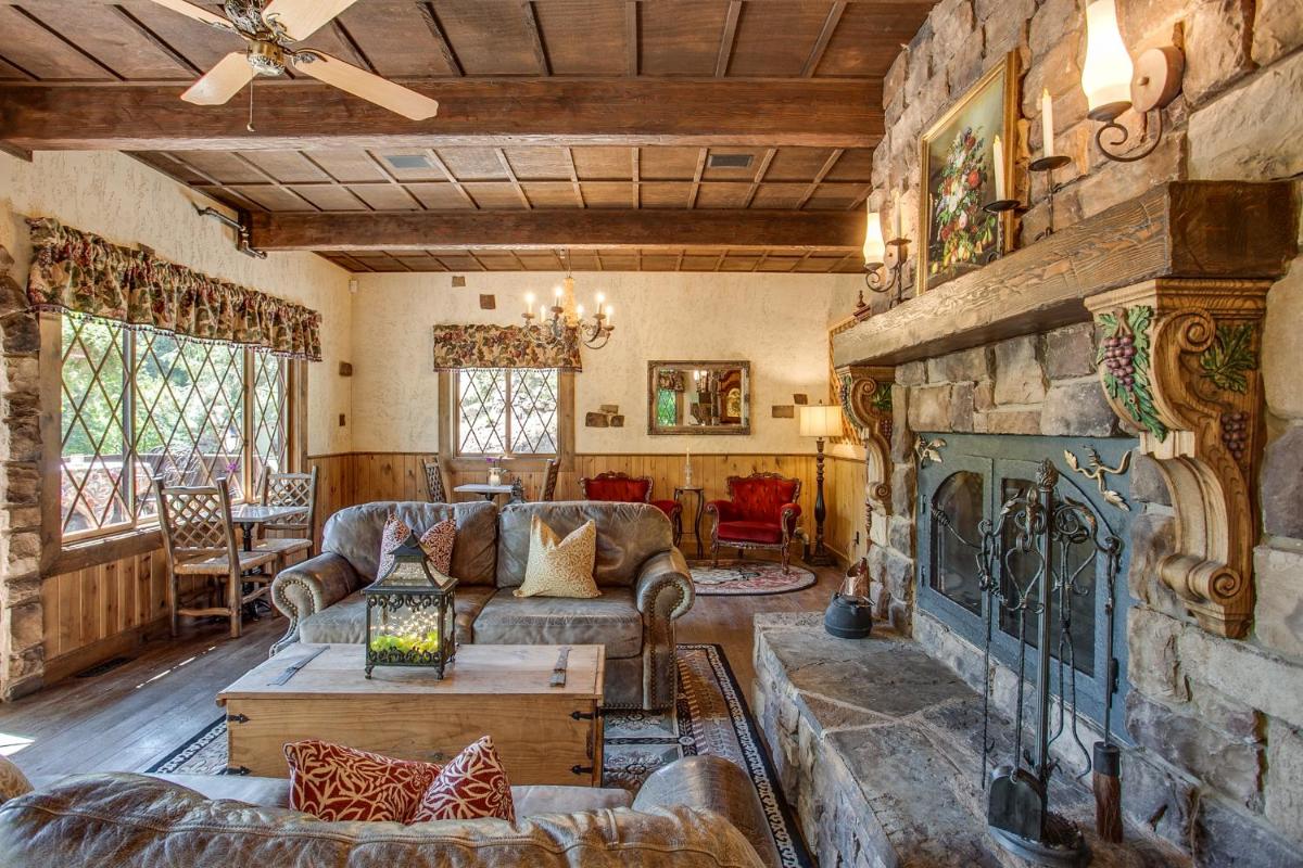 Storybook Riverside Inn - image 2