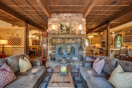 Storybook Riverside Inn - image 4