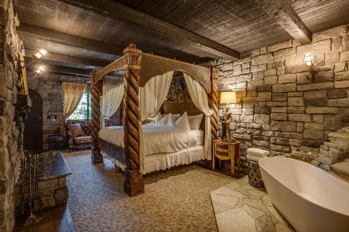 Storybook Riverside Inn - image 5