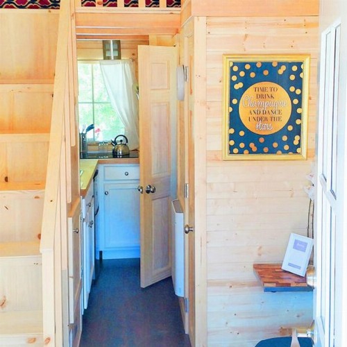 Leavenworth Camping Resort Tiny House Hanna - image 10