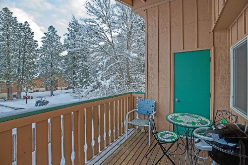Grizzly Hideaway - image 12