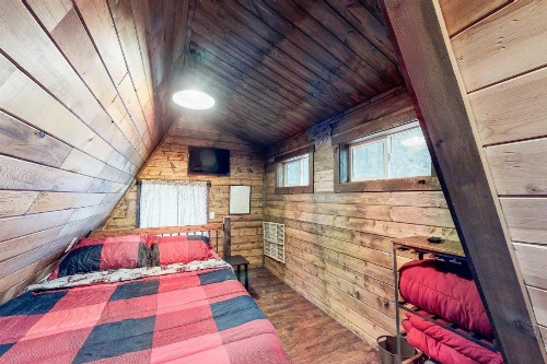 Copper Top Chalet - image 10