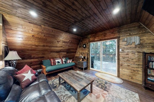 Copper Top Chalet - image 5