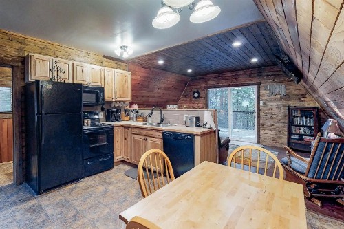 Copper Top Chalet - image 6