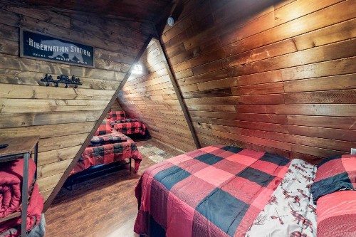 Copper Top Chalet - image 7