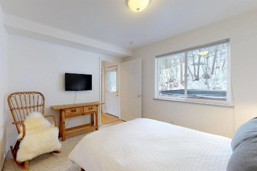 Icicle Road Haus - image 11
