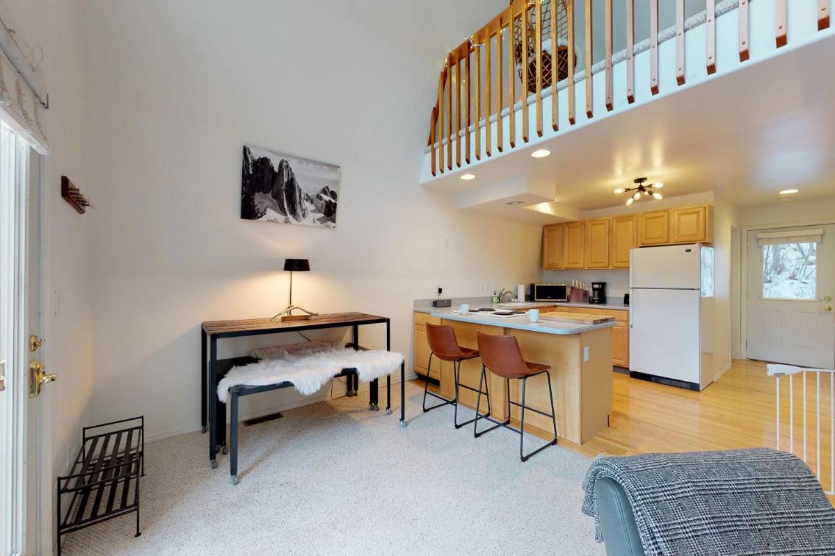 Icicle Road Haus - image 7