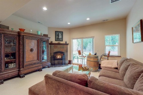 4 Bed 4 Bath Vacation home in Leavenworth - image 12