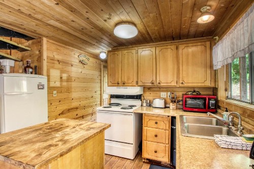 Sweet Retreat Cabin - image 10