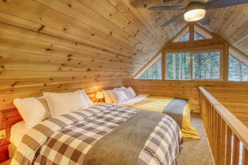 Sweet Retreat Cabin - image 11