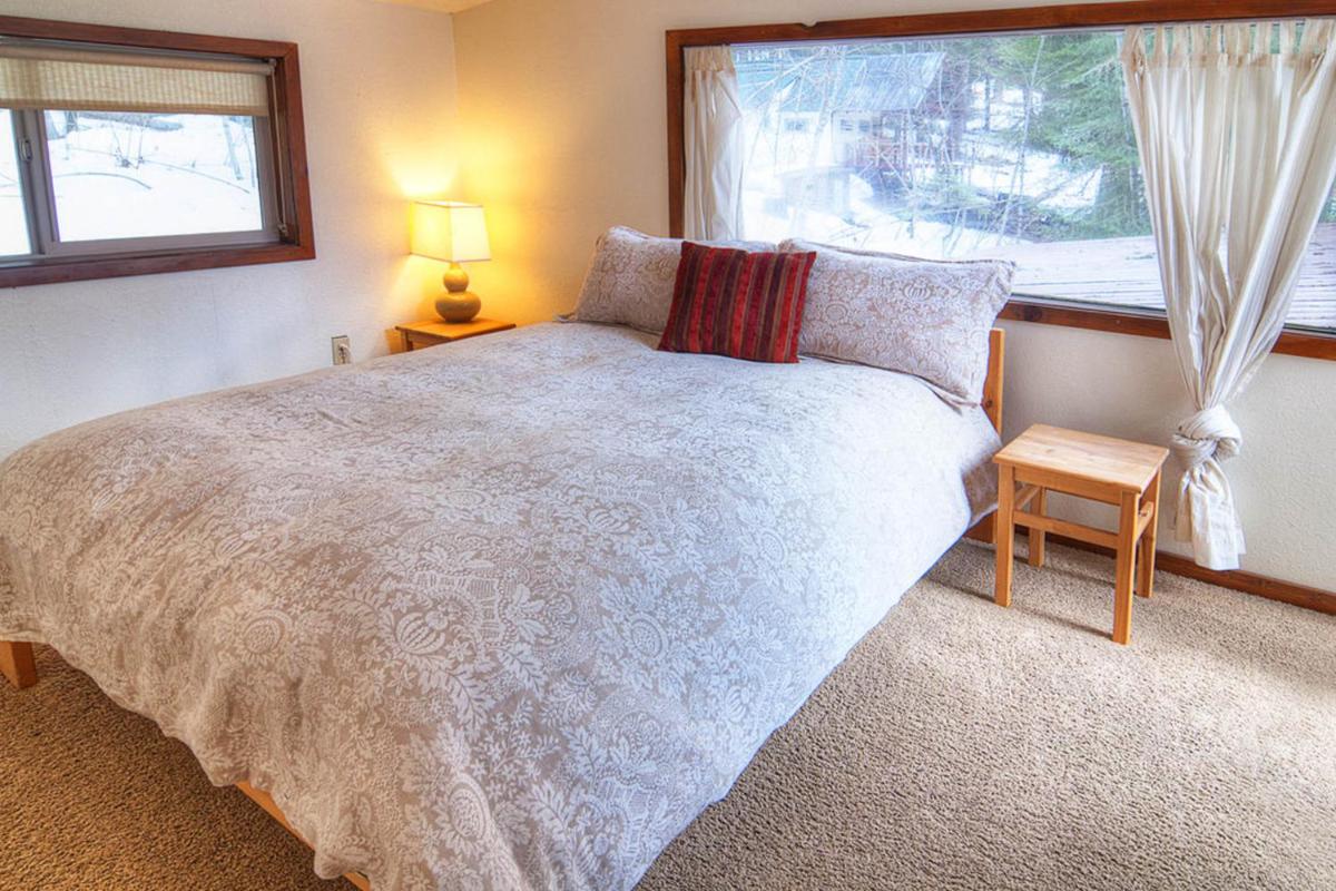 Vista View Chalet - 2 Bed 1 Bath Vacation home in Lake Wenatchee - image 7
