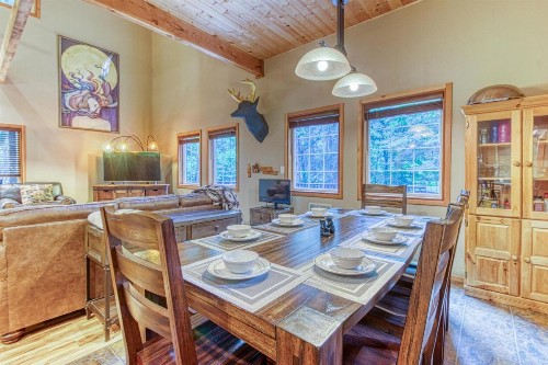 Pine Breeze Lodge - image 7