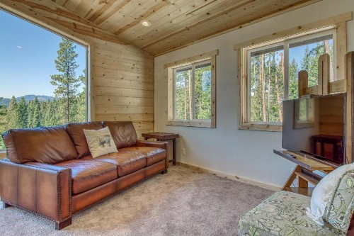 Hillside Hideaway - image 11
