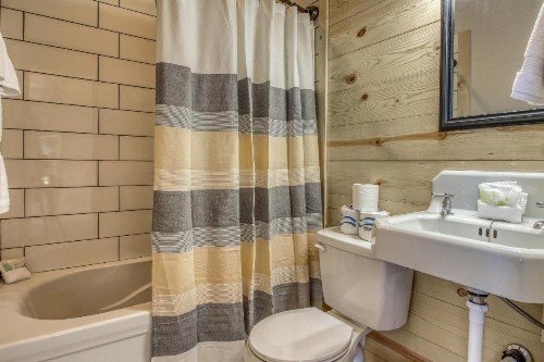 Hillside Hideaway - image 9