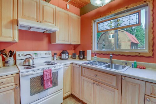 Mountain Music Cabin - image 10