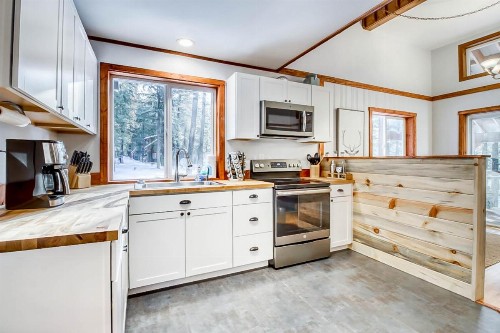 Reindeer Lodge - image 10