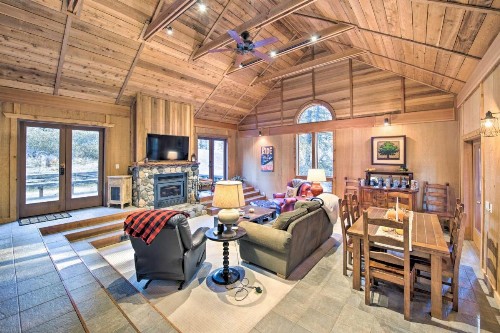 Cabin with Hot Tub - 14 Miles to Leavenworth! - image 7