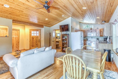 River Song Cabin - image 12
