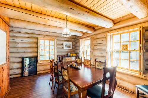 Chateau McClelland & Guest Cottage - image 11