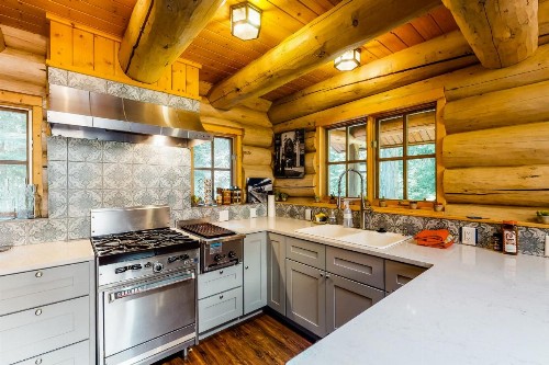 Chateau McClelland & Guest Cottage - image 7