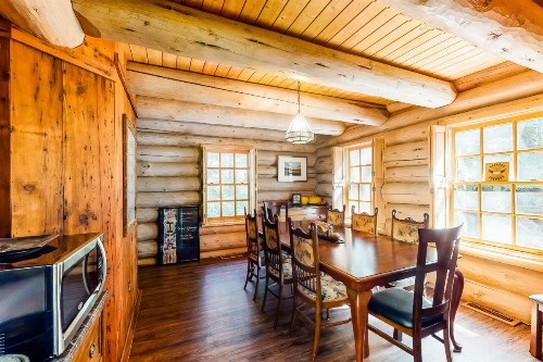 Chateau McClelland & Guest Cottage - image 9