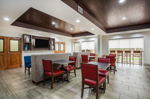 Holiday Inn Express Hotel & Suites Inverness an IHG Hotel - image 8
