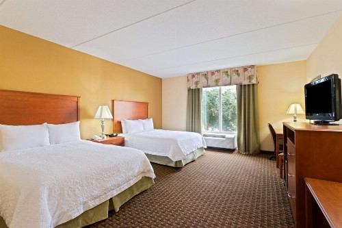 Hampton Inn Leesburg - image 11