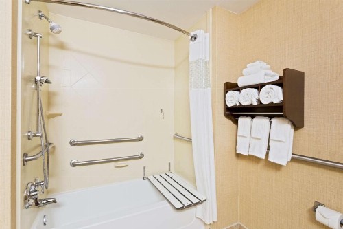 Hampton Inn Leesburg - image 13