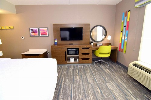 Hampton Inn Leesburg - image 19