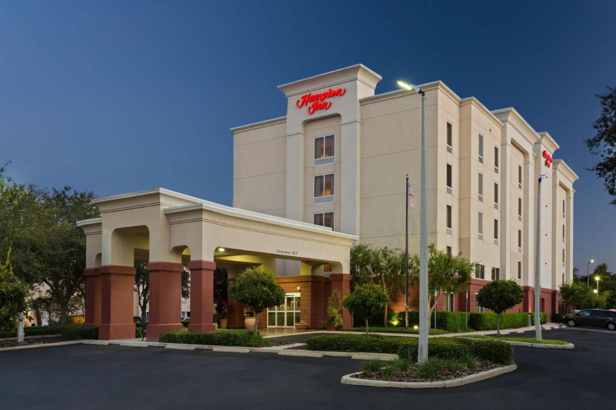 Hampton Inn Leesburg - image 2