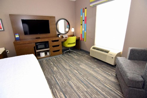 Hampton Inn Leesburg - image 21
